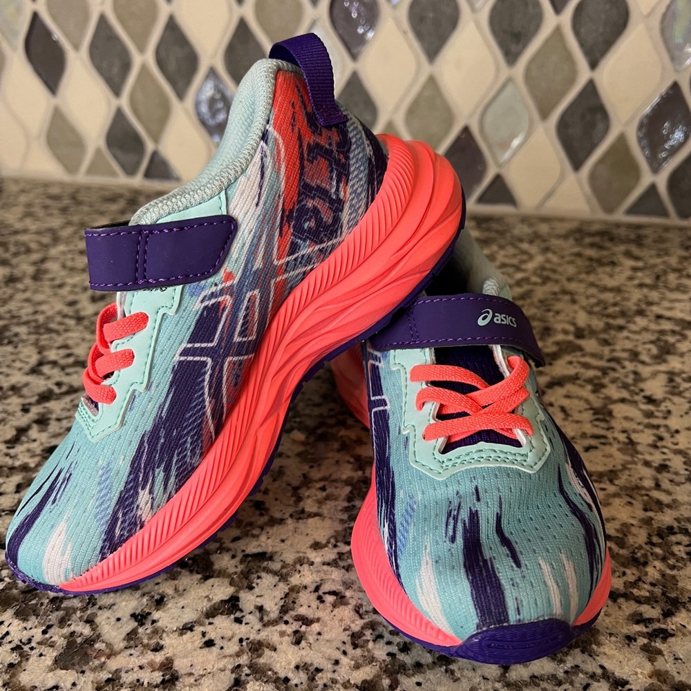ASICS 
PRE NOOSA TRI, size 10 never worn
